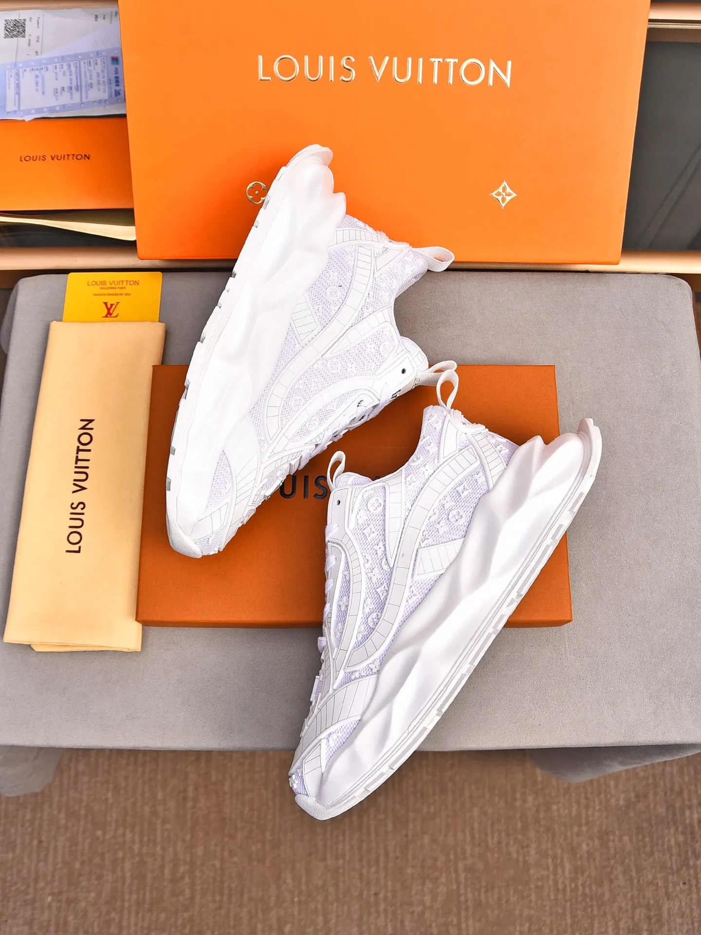 Men's shoes 💰580 📛📛【LOUIS VUITTON】Louis Vuitton 2024 new products👟Milan fashion catwalk style🇰🇾🇰🇾LV family logo, big-name style, a must-have for fashionistas⚠️Imported mesh with high-tech glue technology➕Cow leather➕Breathable mesh lining➕Genuine leather feet➕Special foam outsole👞Number 38-44 (45 46 custom-made)
